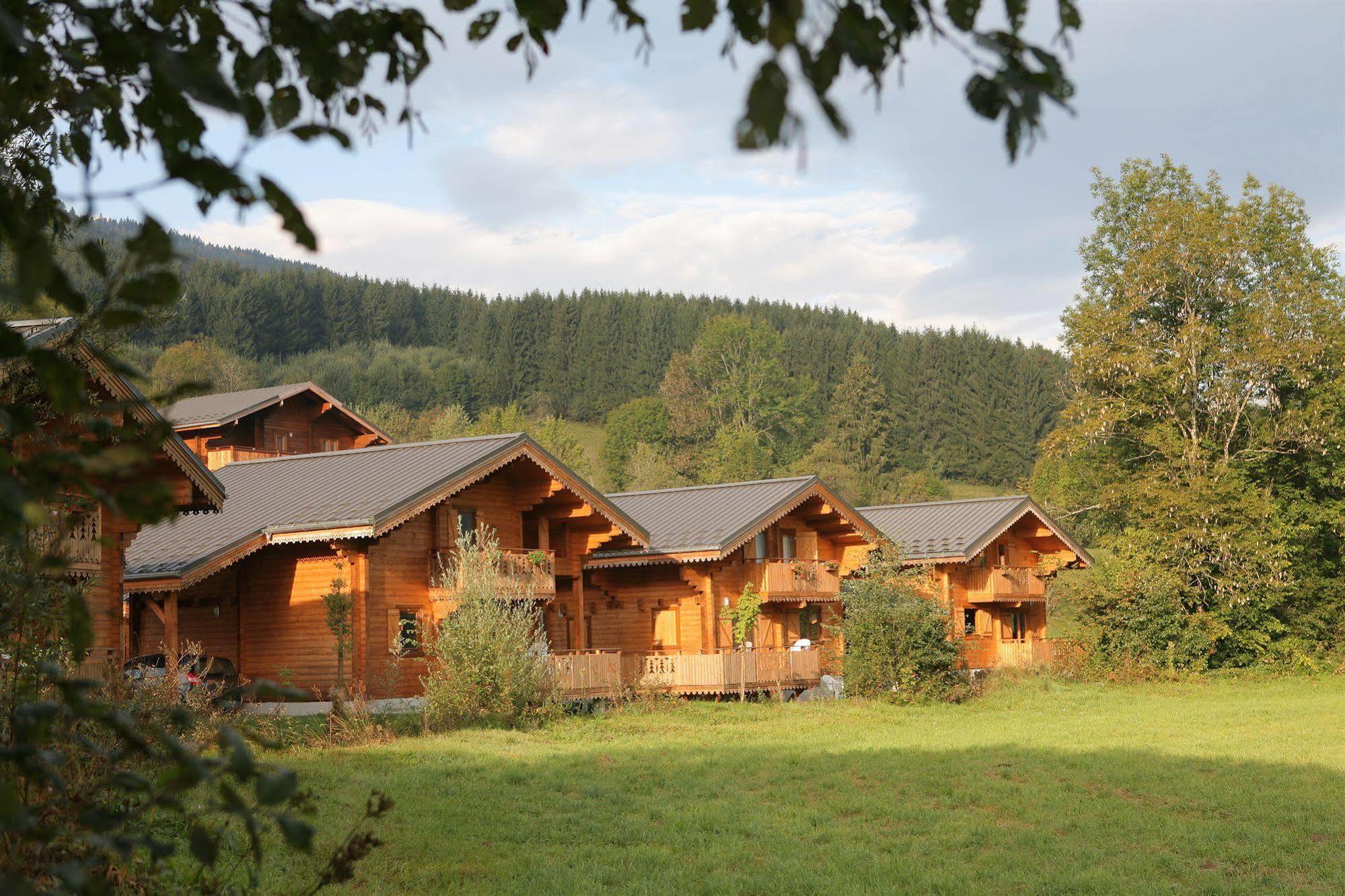Residence Nemea Les Chalets Du Bois De Champelle Morillon Exterior photo