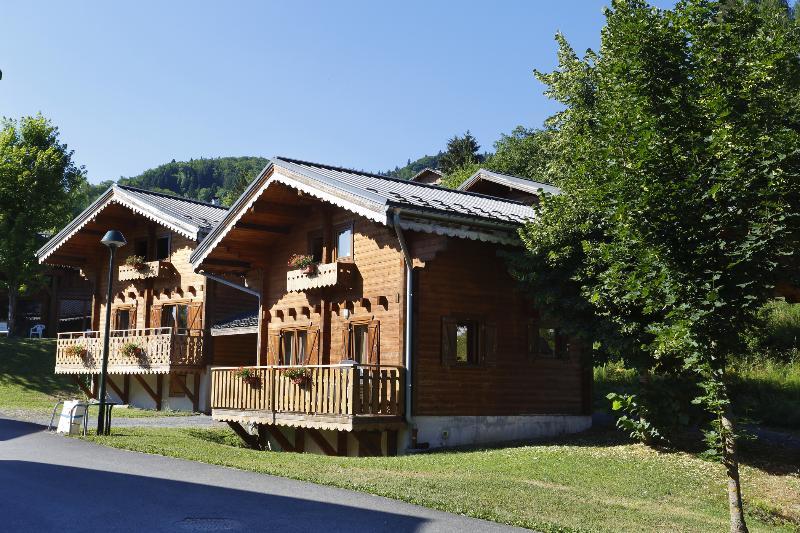 Residence Nemea Les Chalets Du Bois De Champelle Morillon Exterior photo